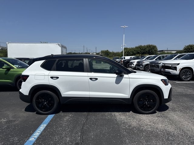 2026 Volkswagen Taos - Image 2