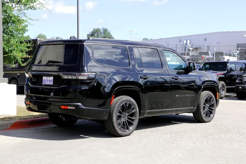 2026 Jeep Grand Wagoneer - Image 3