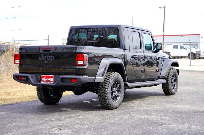 2026 Jeep Gladiator - Image 3