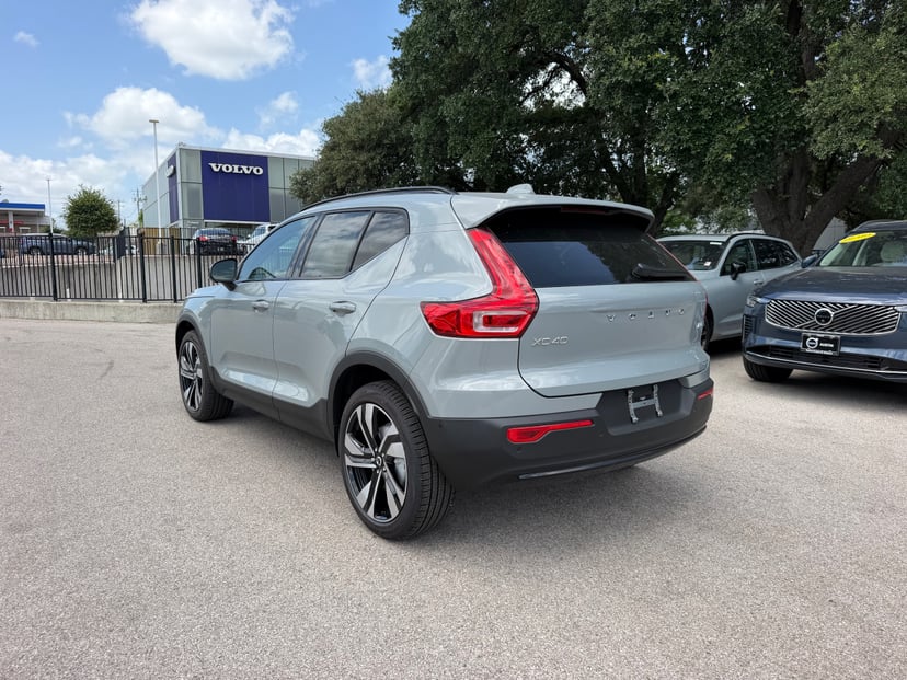 2026 Volvo XC40 - Image 2