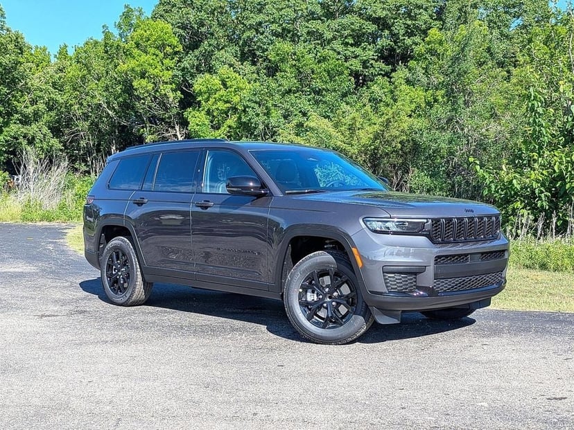 2025 Jeep Grand Cherokee L - Image 1