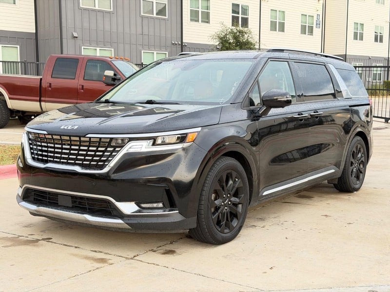 2022 Kia Carnival - Image 1
