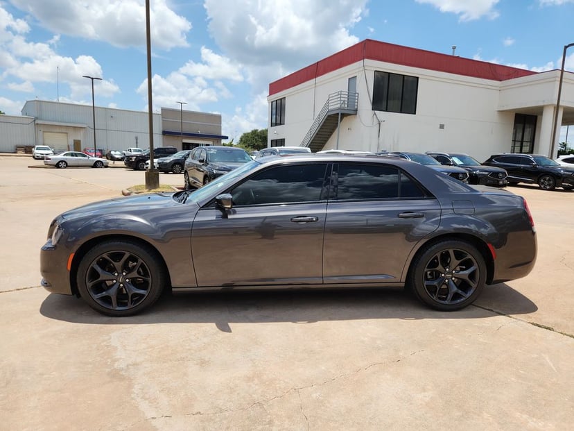 2023 Dodge 300 - Image 3