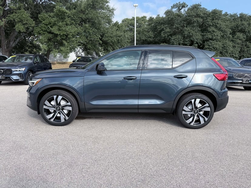 2026 Volvo XC40 - Image 2