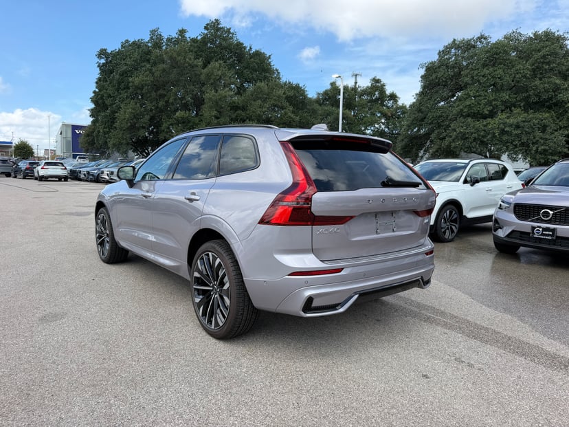 2026 Volvo XC60 - Image 3