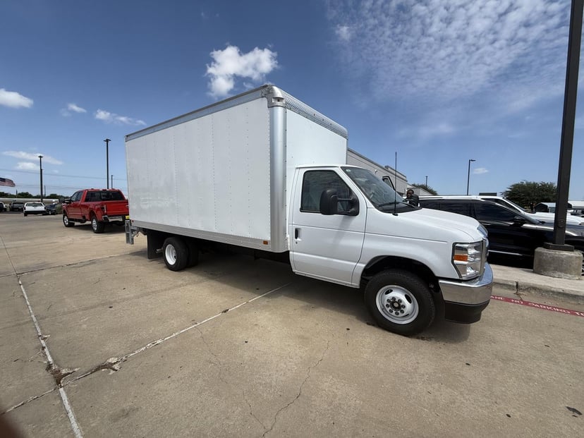 2027 Ford E-Series - Image 3