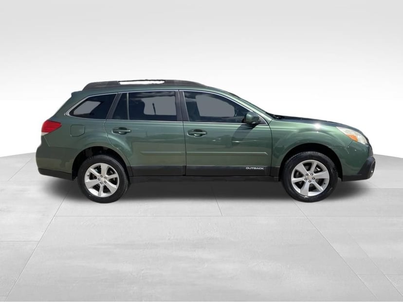 2013 Subaru Outback - Image 2