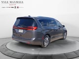 2021 Chrysler Pacifica - Preview 16