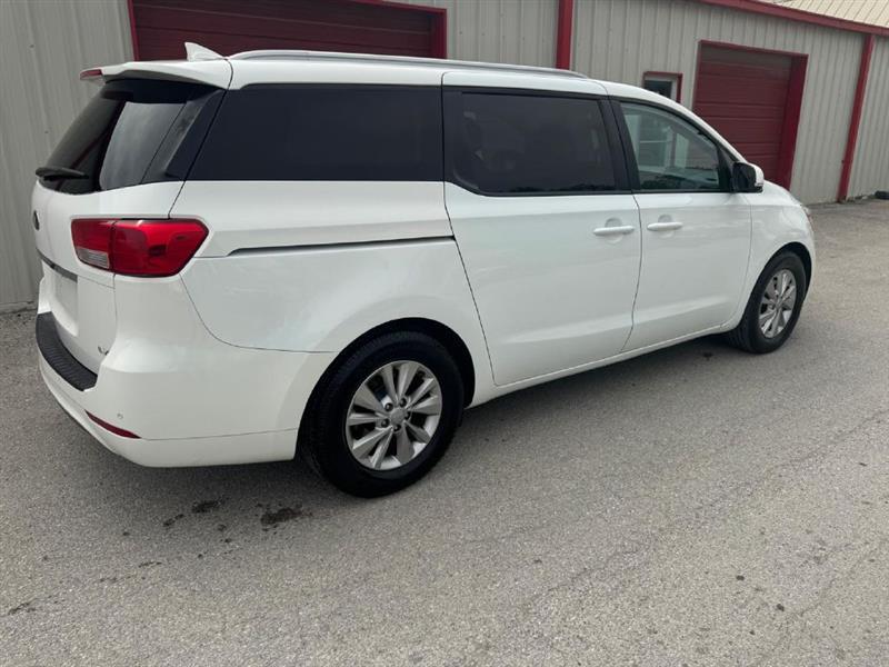 2016 Kia Sedona - Image 2