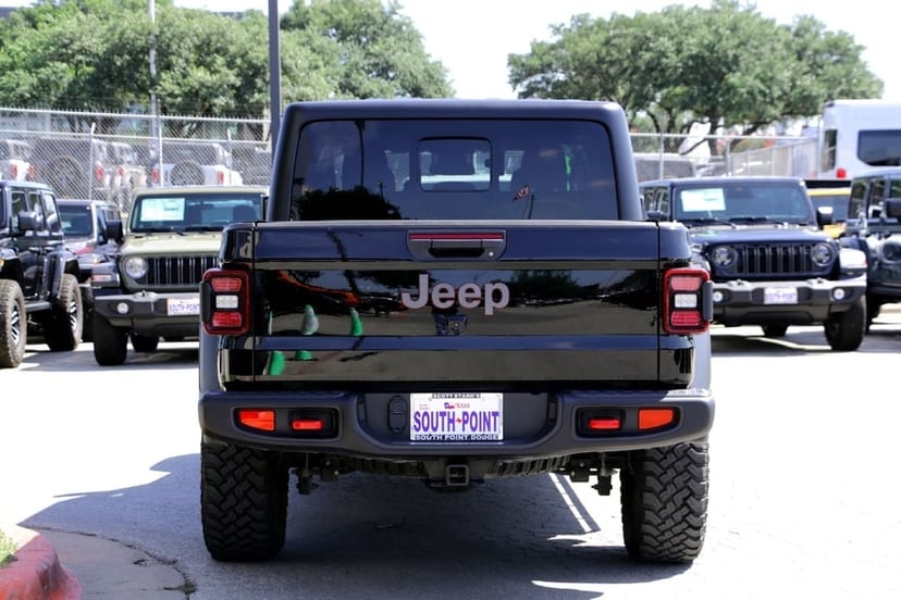2024 Jeep Gladiator - Image 3