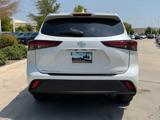 2026 Toyota Highlander - Image 2
