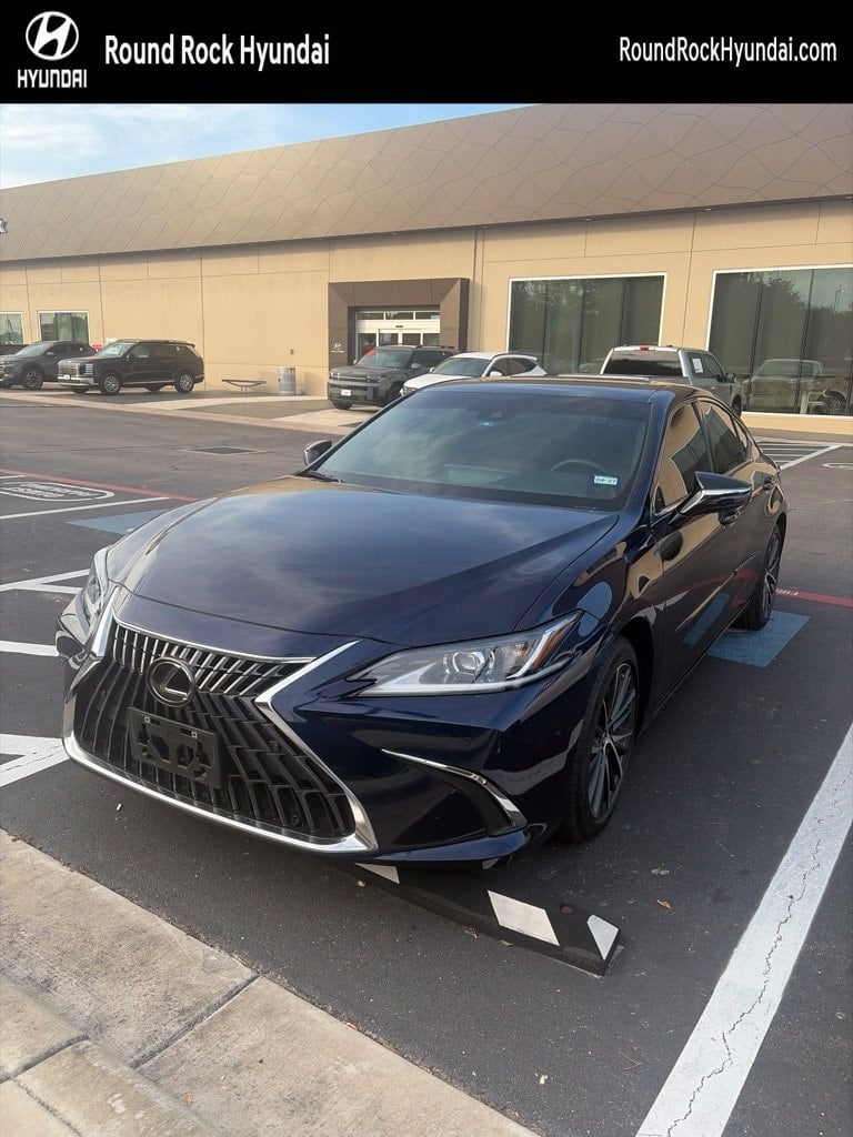 2025 Lexus ES - Image 1