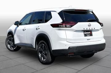 2025 Nissan Rogue - Image 2