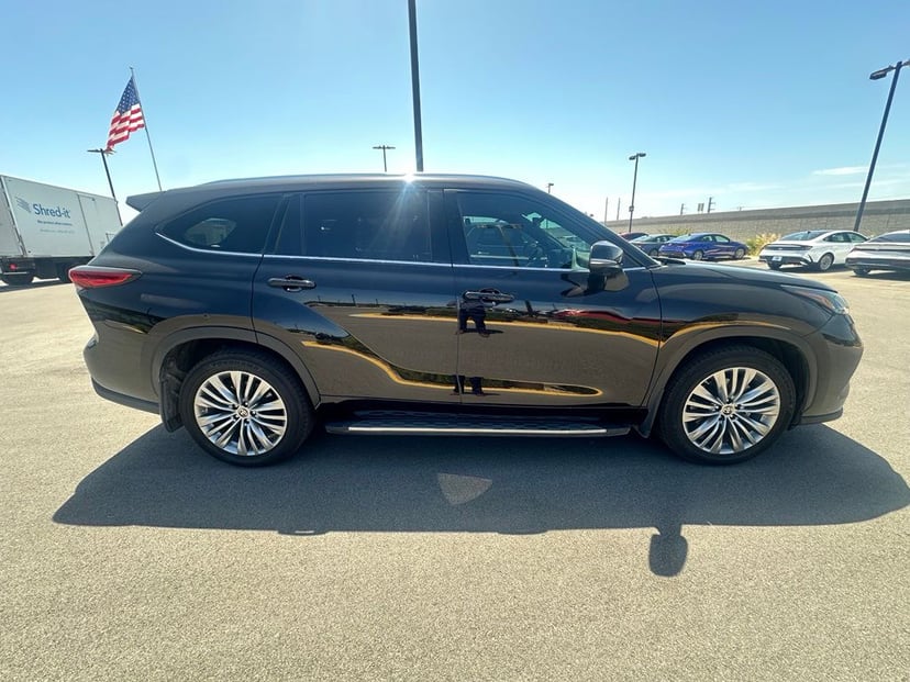 2022 Toyota Highlander - Image 3