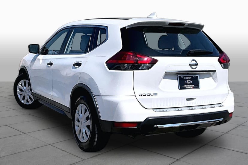 2017 Nissan Rogue - Image 3