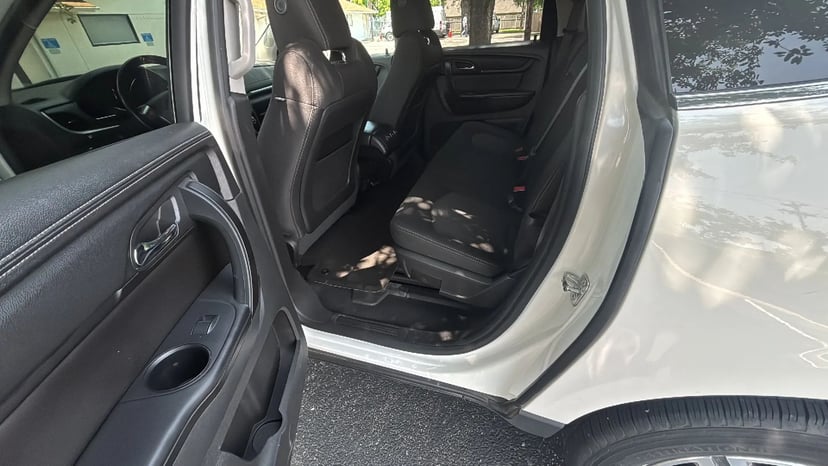 2015 Chevrolet Traverse - Image 2
