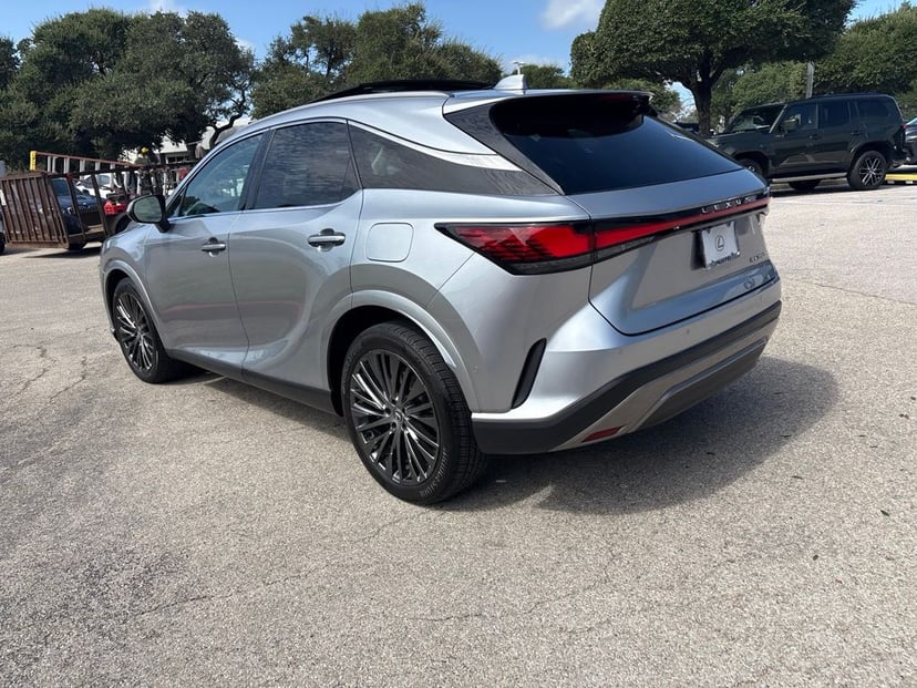 2023 Lexus RX - Image 3