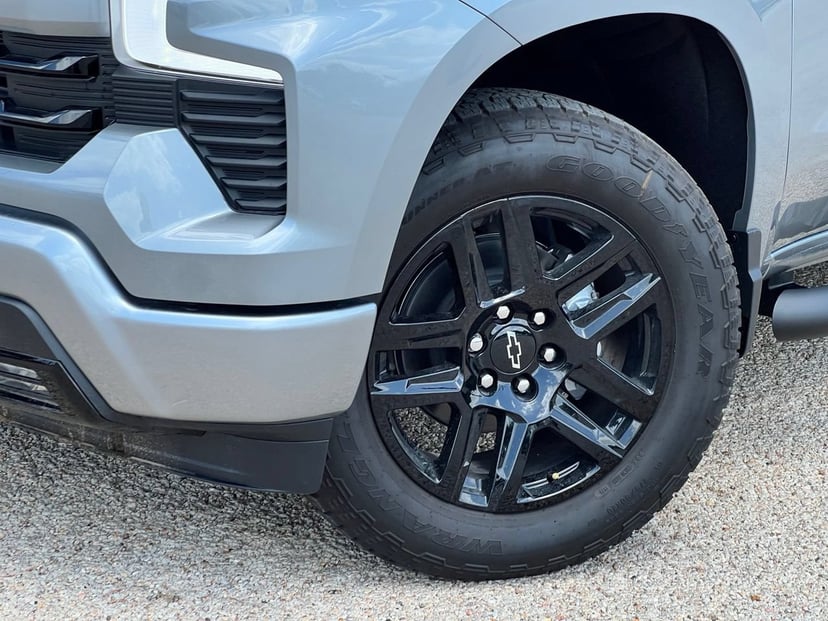 2026 Chevrolet Silverado 1500 - Image 2