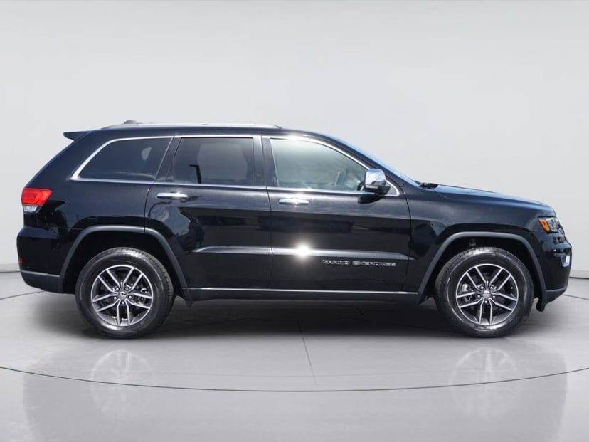 2017 Jeep Grand Cherokee - Image 2