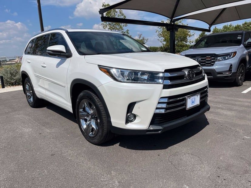 2019 Toyota Highlander - Image 1