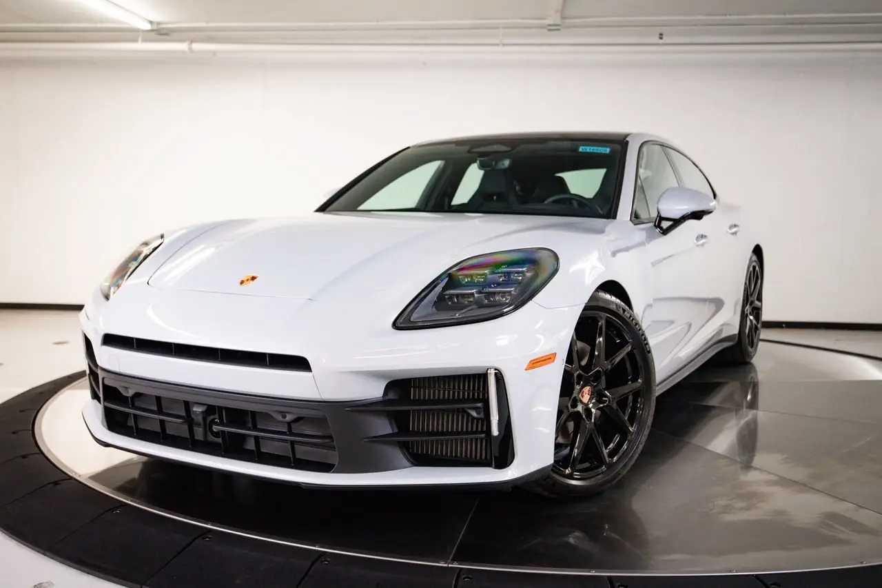 2026 Porsche Panamera - Image 1