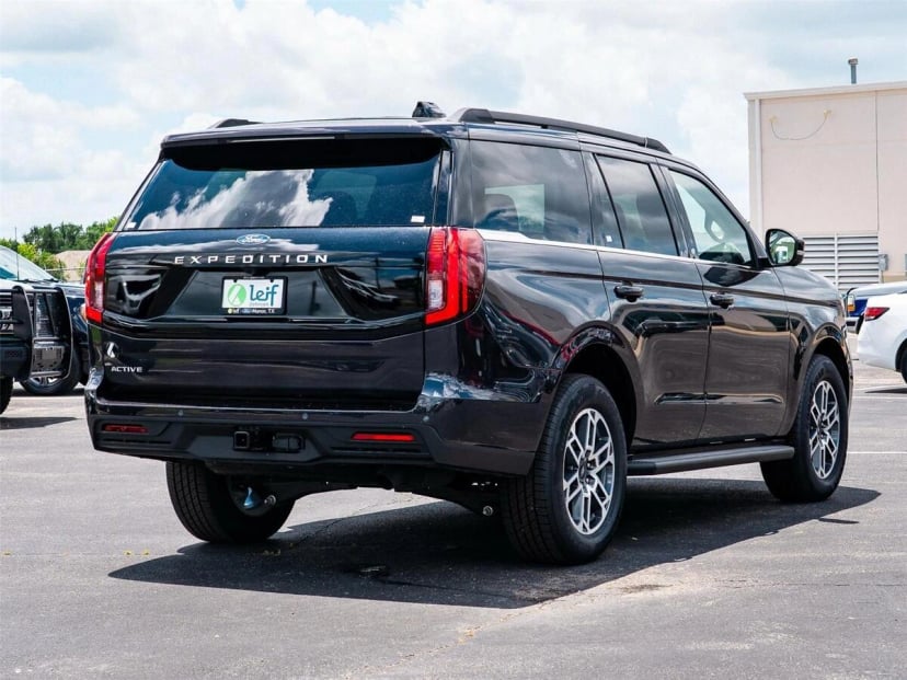 2026 Ford Expedition - Image 2