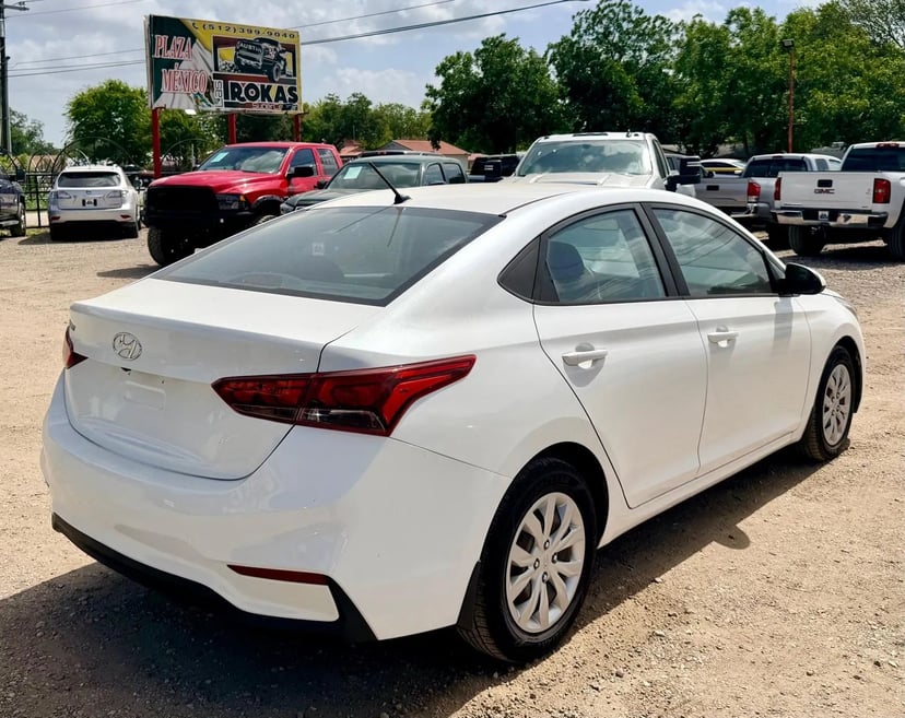 2020 Hyundai accent - Image 2