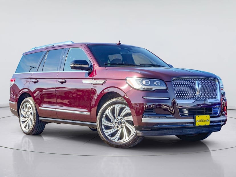 2023 Lincoln Navigator - Image 1