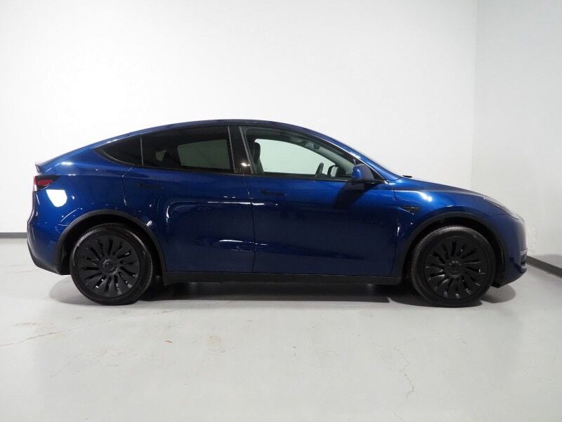 2023 Tesla Model Y - Image 2