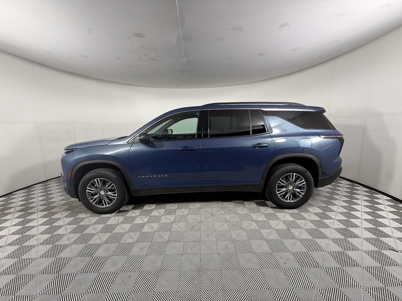2025 Chevrolet Traverse - Image 2