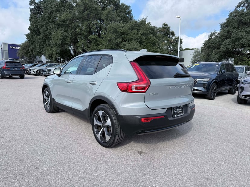 2026 Volvo XC40 - Image 3