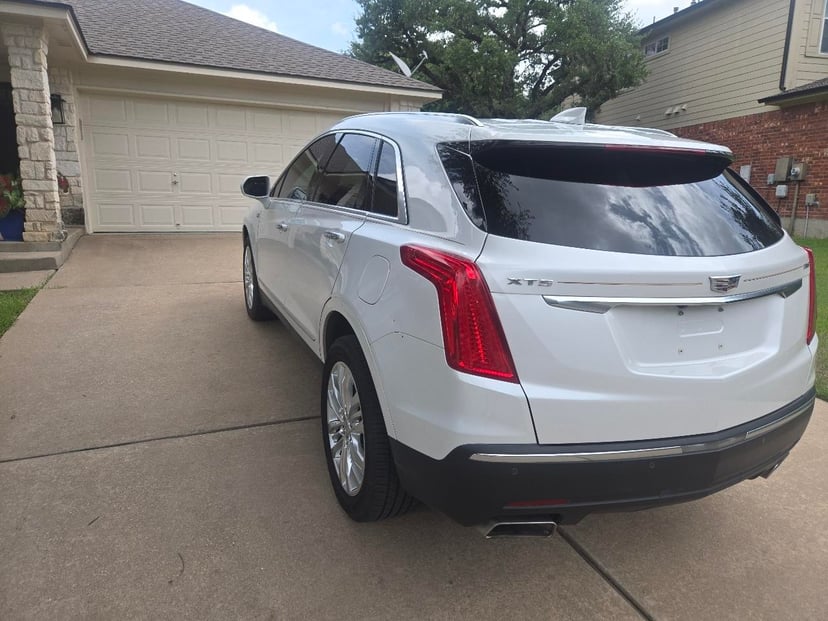 2017 Cadillac XT5 - Image 2