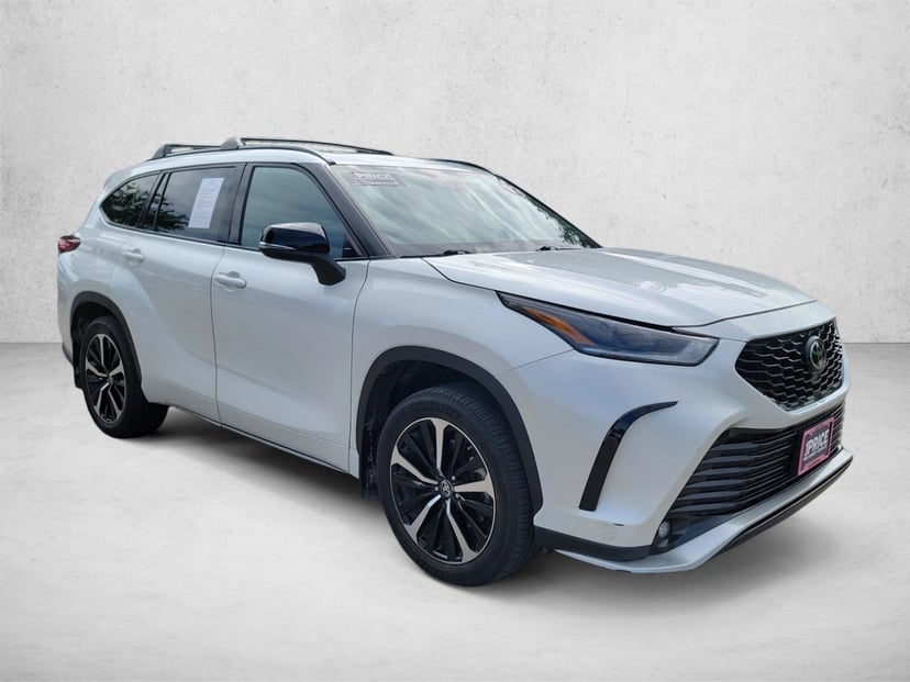 2021 Toyota Highlander - Image 1