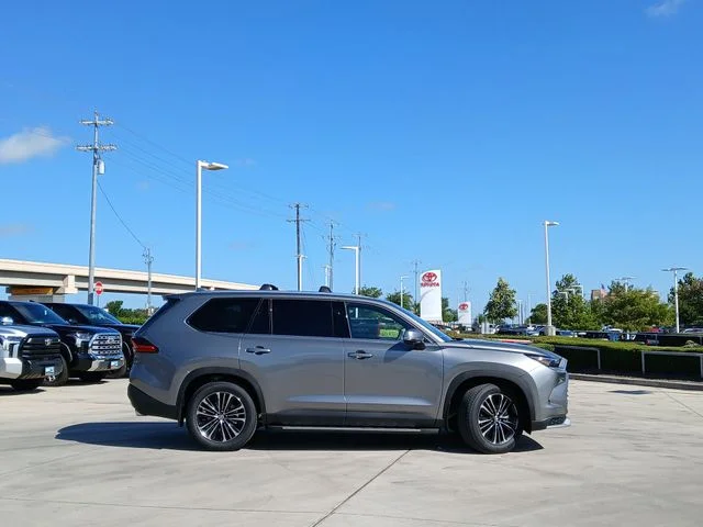 2026 Toyota Grand Highlander - Image 2