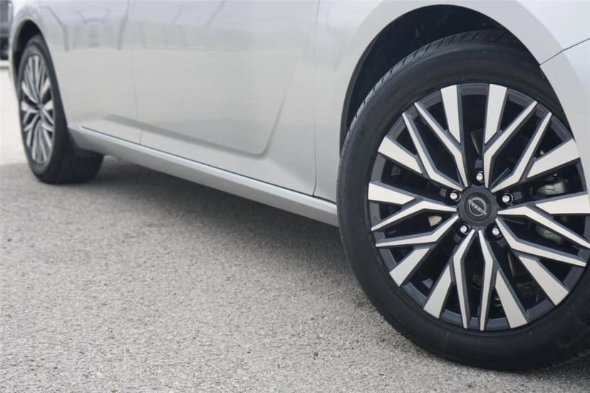 2024 Nissan Altima - Image 2