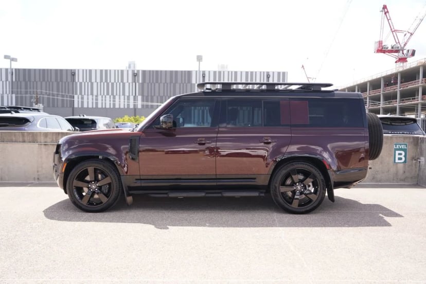 2025 Land Rover Defender - Image 2