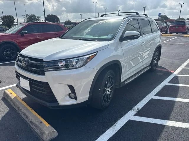 2017 Toyota Highlander - Image 1
