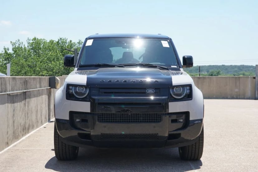 2026 Land Rover Defender - Image 2