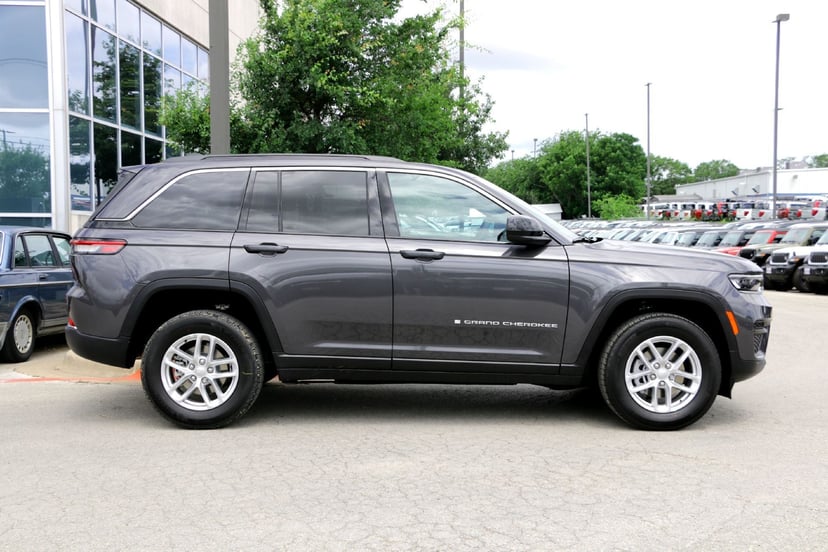 2026 Jeep Grand Cherokee Laredo - Image 1