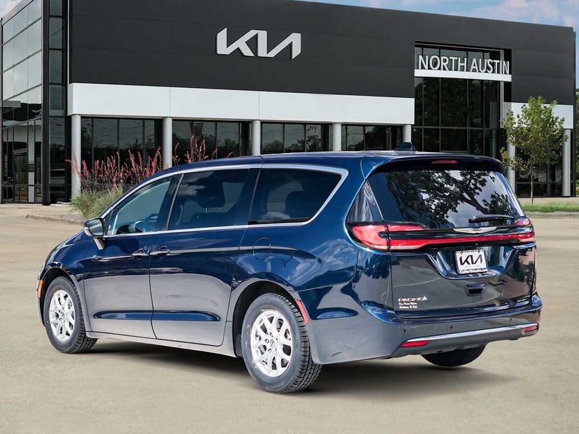 2023 Chrysler Pacifica - Image 3