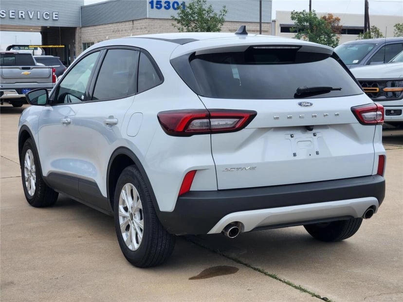 2025 Ford Escape - Image 3
