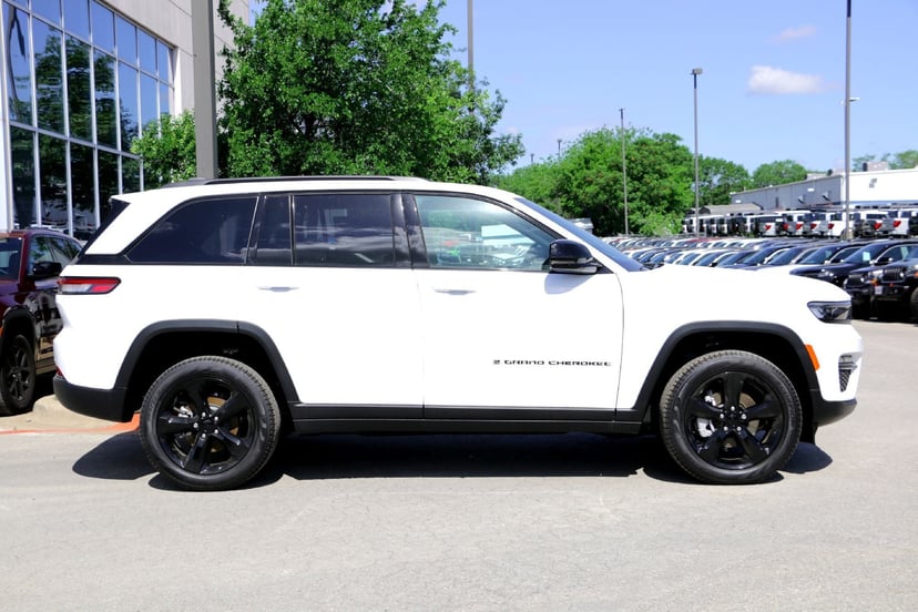 2025 Jeep Grand Cherokee - Image 1