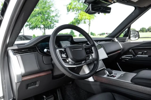 2026 Land Rover Range Rover - Image 3