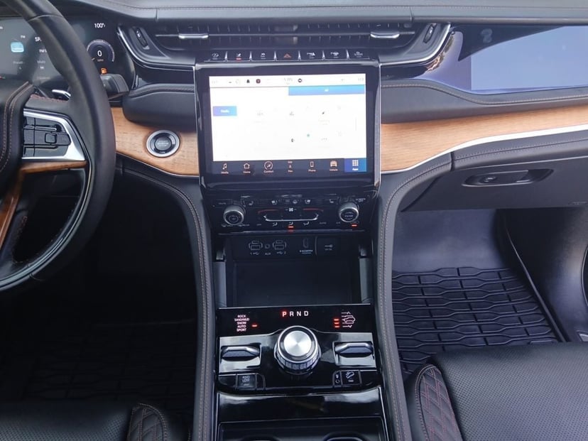 2023 Jeep Grand Cherokee L - Image 3