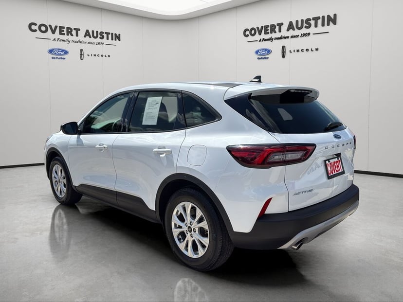 2025 Ford Escape - Image 3