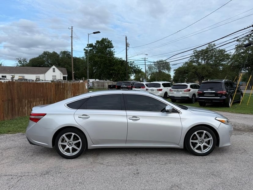 2013 Toyota Avalon - Image 2