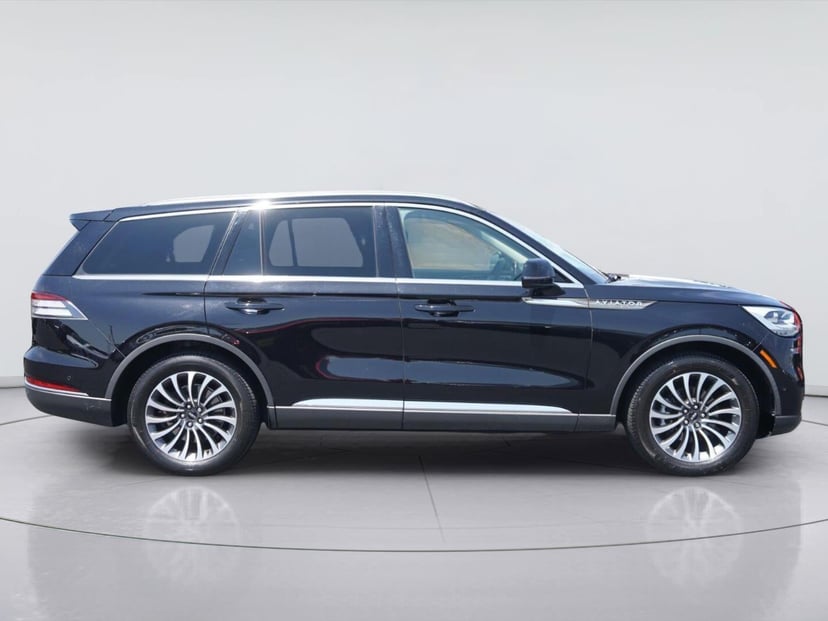 2021 Lincoln Aviator - Image 2
