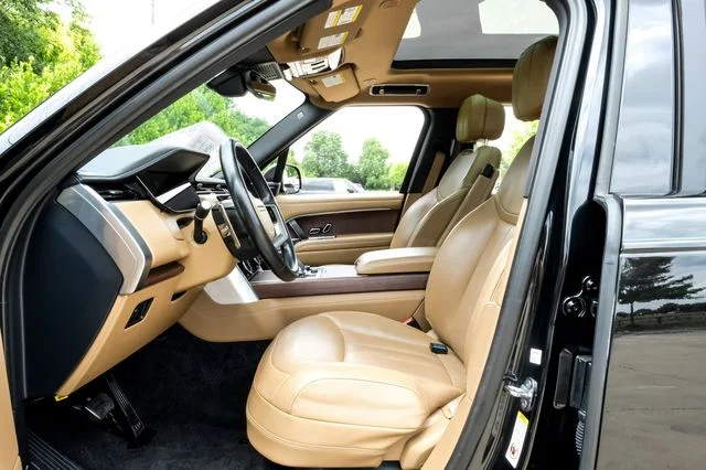 2023 Land Rover Range Rover - Image 3