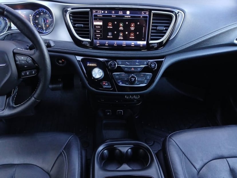2021 Chrysler Pacifica - Image 3