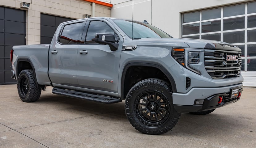 2025 GMC Sierra 1500 - Image 1